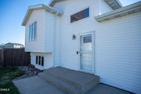 4608 40th Ave NW, Mandan, ND 58554 photo 5
