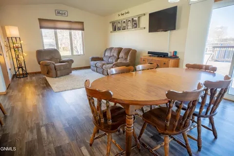 4608 40th Ave NW, Mandan, ND 58554 photo 9
