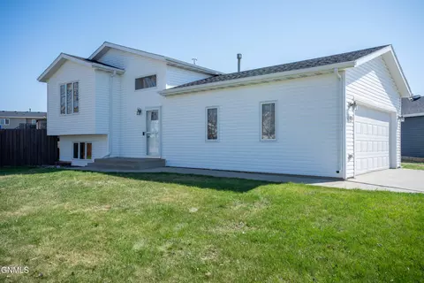 4608 40th Ave NW, Mandan, ND 58554 photo 3