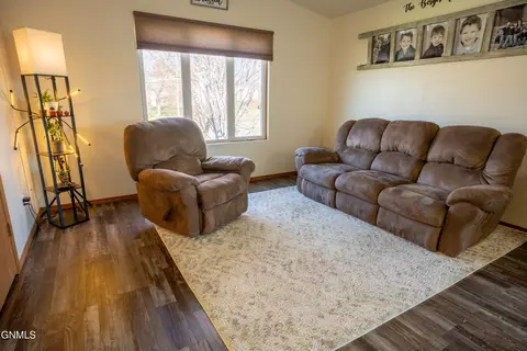 4608 40th Ave NW, Mandan, ND 58554 photo 7