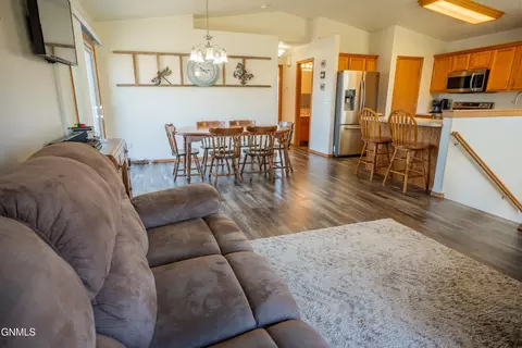 4608 40th Ave NW, Mandan, ND 58554 photo 10