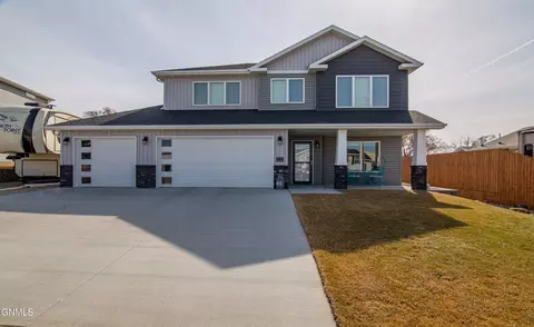 4804 34th Ave NW, Mandan, ND 58554