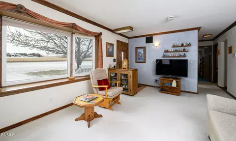 2081 38th St, Mandan, ND 58554 photo 9