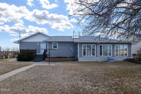 2081 38th St, Mandan, ND 58554 photo 3