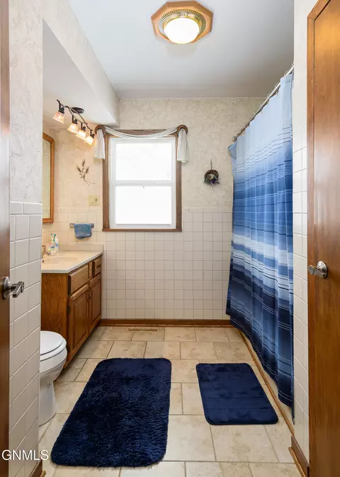 2081 38th St, Mandan, ND 58554 photo 18
