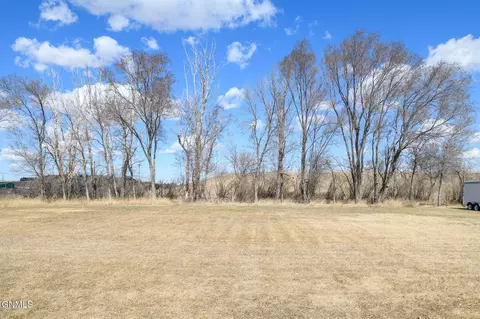 2081 38th St, Mandan, ND 58554 photo 5