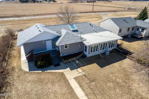 2081 38th St, Mandan, ND 58554 photo 7