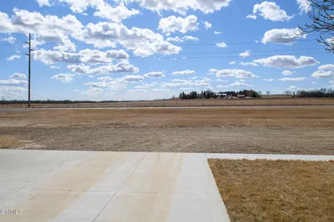 2081 38th St, Mandan, ND 58554 photo 31