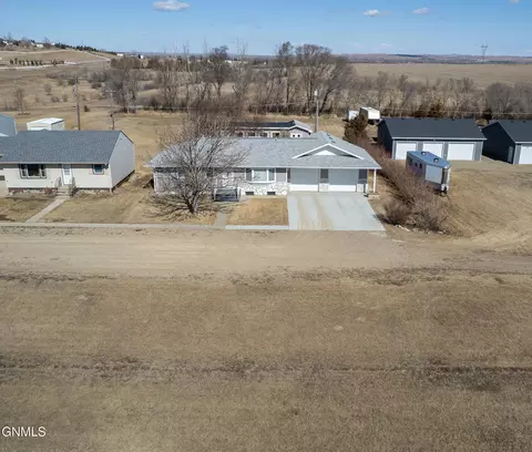 2081 38th St, Mandan, ND 58554 photo 32