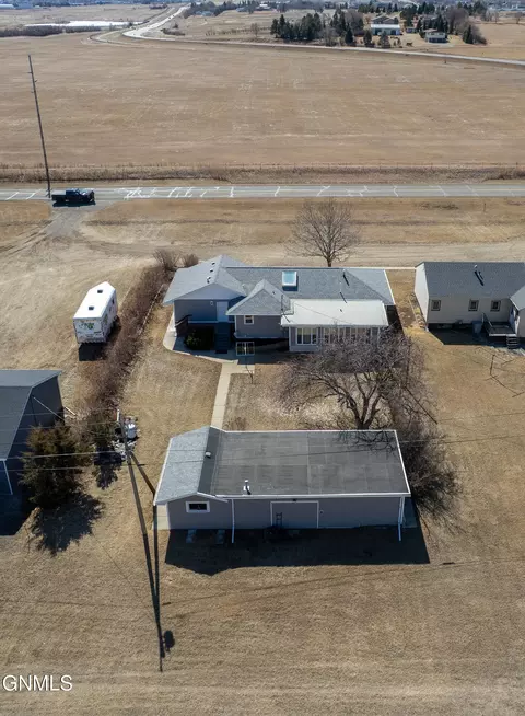 2081 38th St, Mandan, ND 58554 photo 6