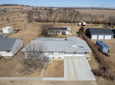 2081 38th St, Mandan, ND 58554