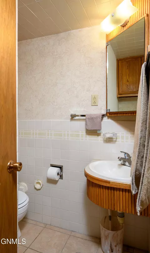 2081 38th St, Mandan, ND 58554 photo 21