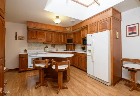 2081 38th St, Mandan, ND 58554 photo 11