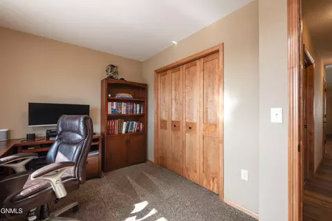 552 Nelson Dr, Bismarck, ND 58503 photo 22