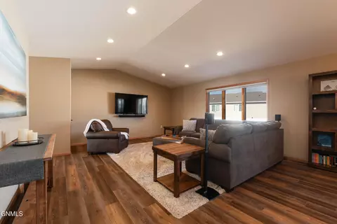 552 Nelson Dr, Bismarck, ND 58503 photo 10