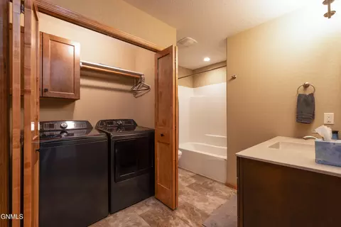 552 Nelson Dr, Bismarck, ND 58503 photo 23