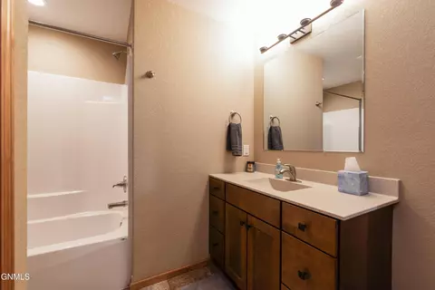 552 Nelson Dr, Bismarck, ND 58503 photo 24