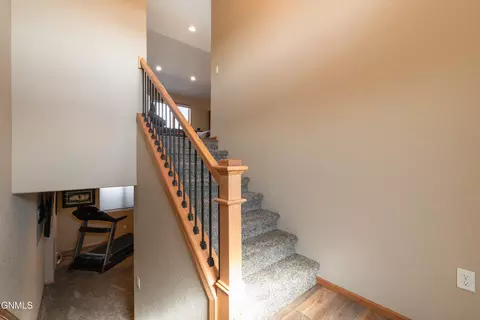 552 Nelson Dr, Bismarck, ND 58503 photo 9