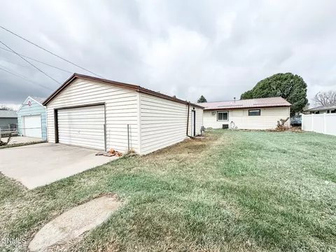 Exterior - 706 15th Ave W, Williston, ND 58801 photo 2 of 2