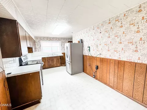 Kitchen - 706 15th Ave W, Williston, ND 58801 photo 5 of 5