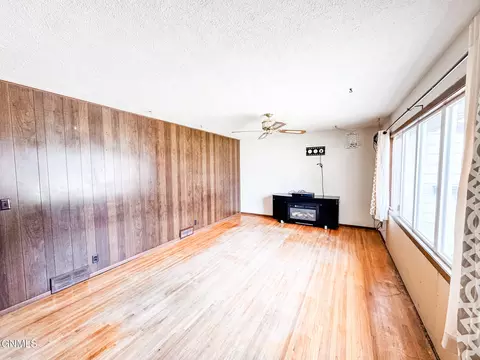 Living - 706 15th Ave W, Williston, ND 58801 photo 1 of 2