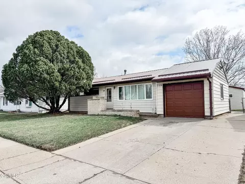 706 15th Ave W, Williston, ND 58801