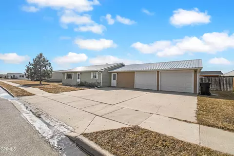 2101 21st Ave W, Williston, ND 58801 photo 3