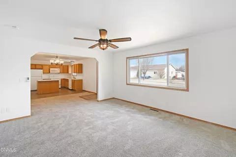 2101 21st Ave W, Williston, ND 58801 photo 10