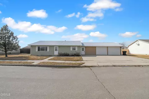 2101 21st Ave W, Williston, ND 58801