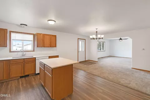 2101 21st Ave W, Williston, ND 58801 photo 8