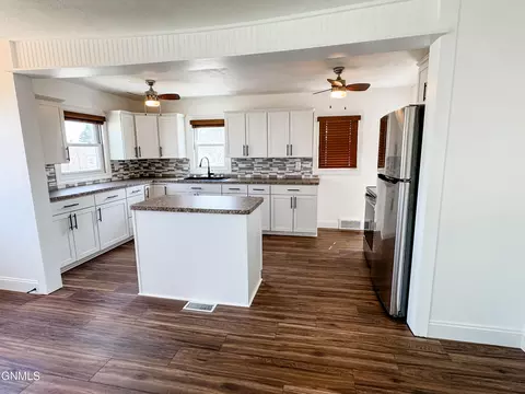 Kitchen - 207 12th Ave NW, Mandan, ND 58554 photo 3 of 3