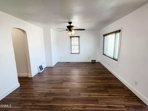 Living - 207 12th Ave NW, Mandan, ND 58554 photo 1 of 1