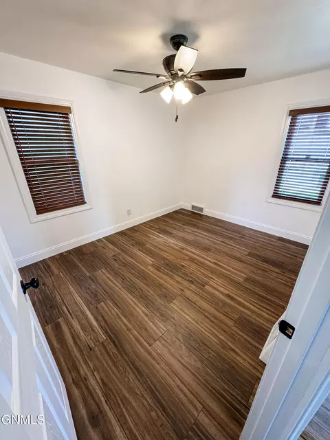 Bedroom - 207 12th Ave NW, Mandan, ND 58554 photo 2 of 2