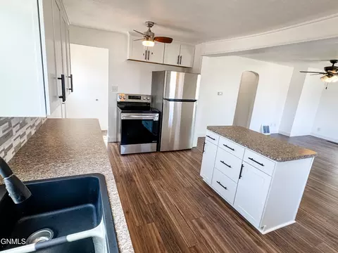 Kitchen - 207 12th Ave NW, Mandan, ND 58554 photo 2 of 3