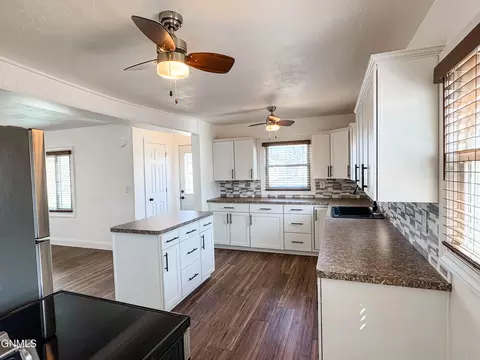 Kitchen - 207 12th Ave NW, Mandan, ND 58554 photo 1 of 3