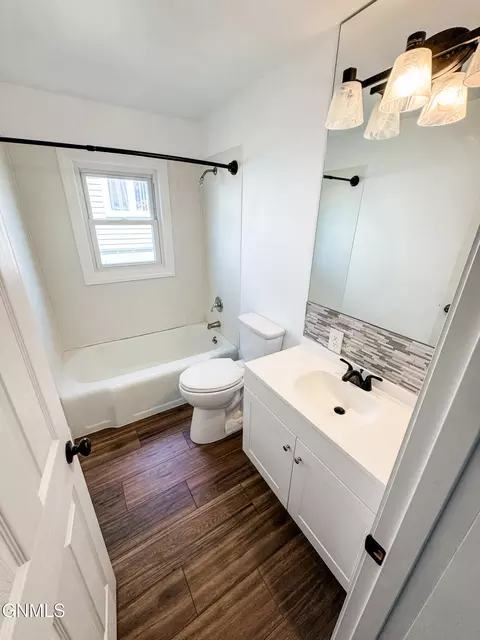 Bath - 207 12th Ave NW, Mandan, ND 58554 photo 1 of 1