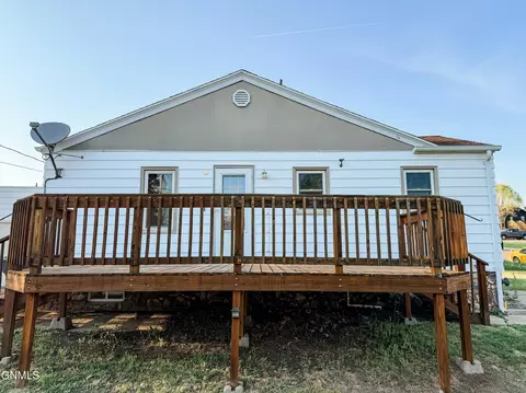 Exterior - 207 12th Ave NW, Mandan, ND 58554 photo 2 of 2
