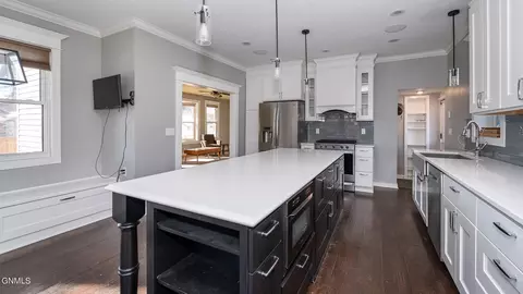 108 6th Ave E, Dickinson, ND 58601 photo 8