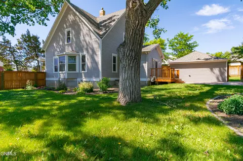 108 6th Ave E, Dickinson, ND 58601 photo 43