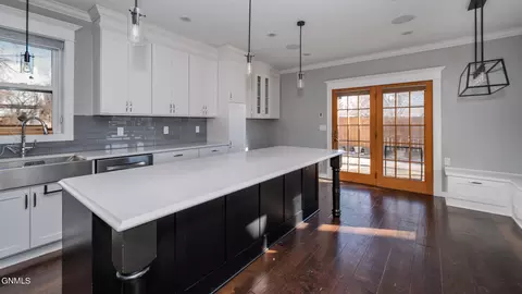 108 6th Ave E, Dickinson, ND 58601 photo 5