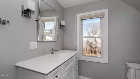 108 6th Ave E, Dickinson, ND 58601 photo 28