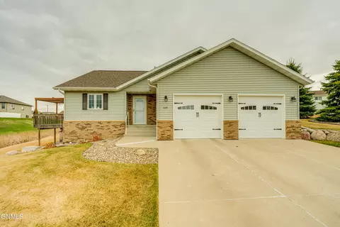 3125 Illinois Dr, Bismarck, ND 58503