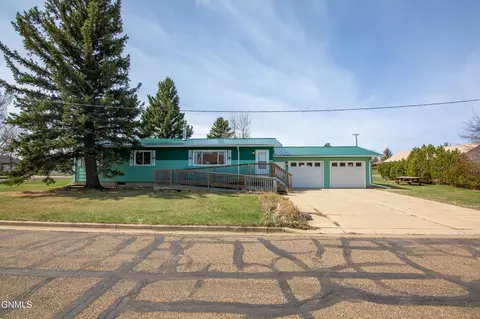 251 E 2nd St, Regent, ND 58650