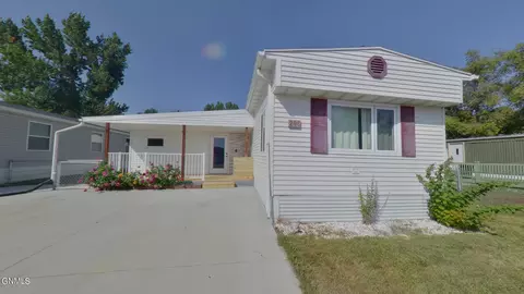 206 S Prairie Ln, Mandan, ND 58554