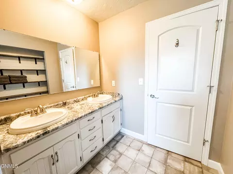 1901 University Ave, Williston, ND 58801 photo 30
