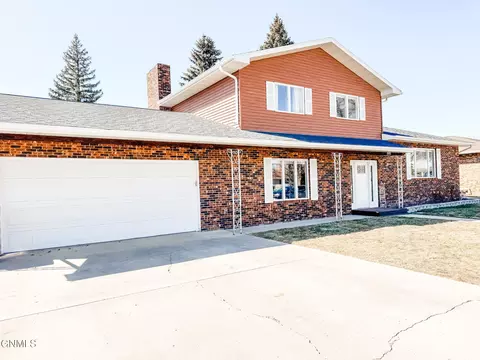 1901 University Ave, Williston, ND 58801 photo 2