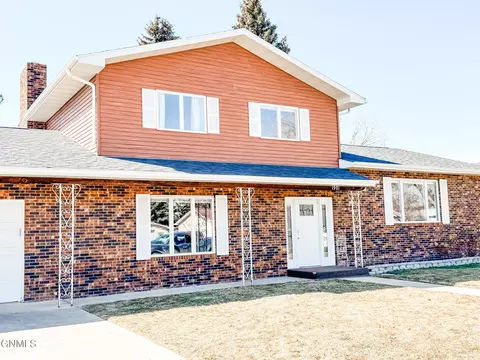 1901 University Ave, Williston, ND 58801 photo 3