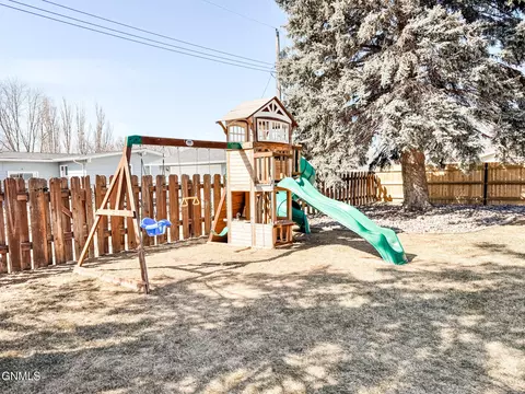 1901 University Ave, Williston, ND 58801 photo 54
