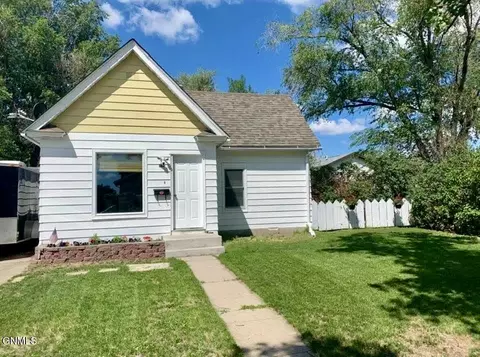 817 6th Ave W, Williston, ND 58801