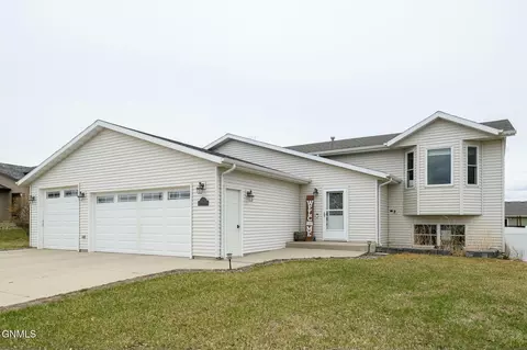 9 Humbert Dr, Lincoln, ND 58504